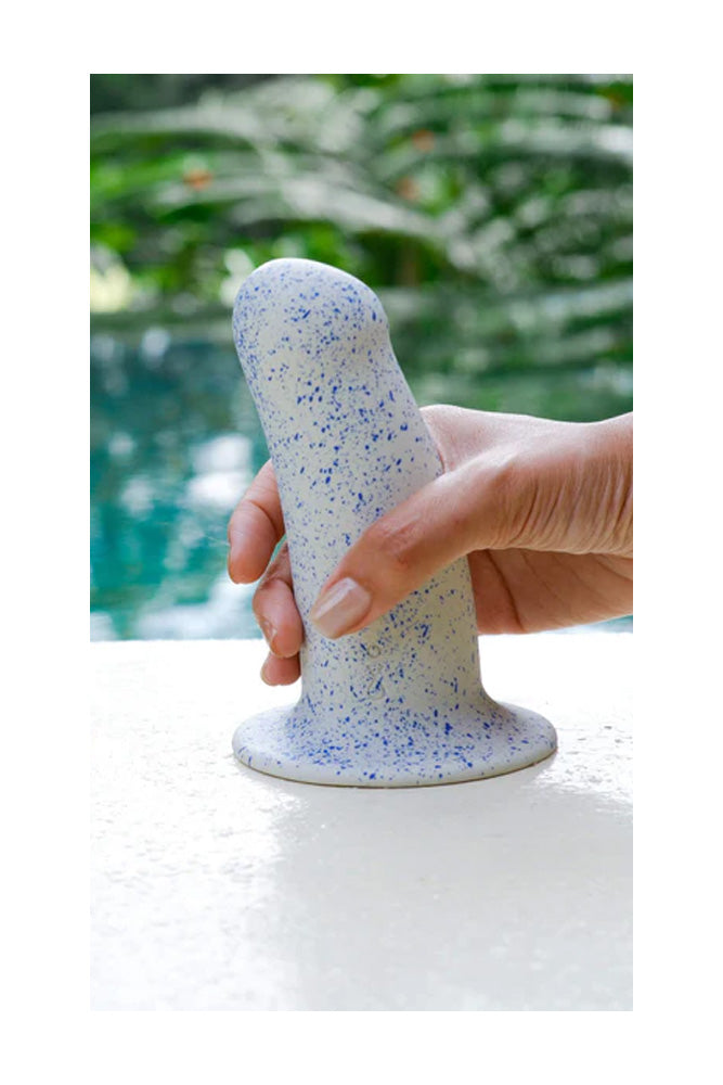 Biird - Boo 5.5" Silicone Dildo with Suction Cup Base - Stag Shop