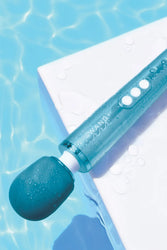 Le Wand - Dive Submersible & Rechargeable Vibrating Wand Massager - Stag Shop