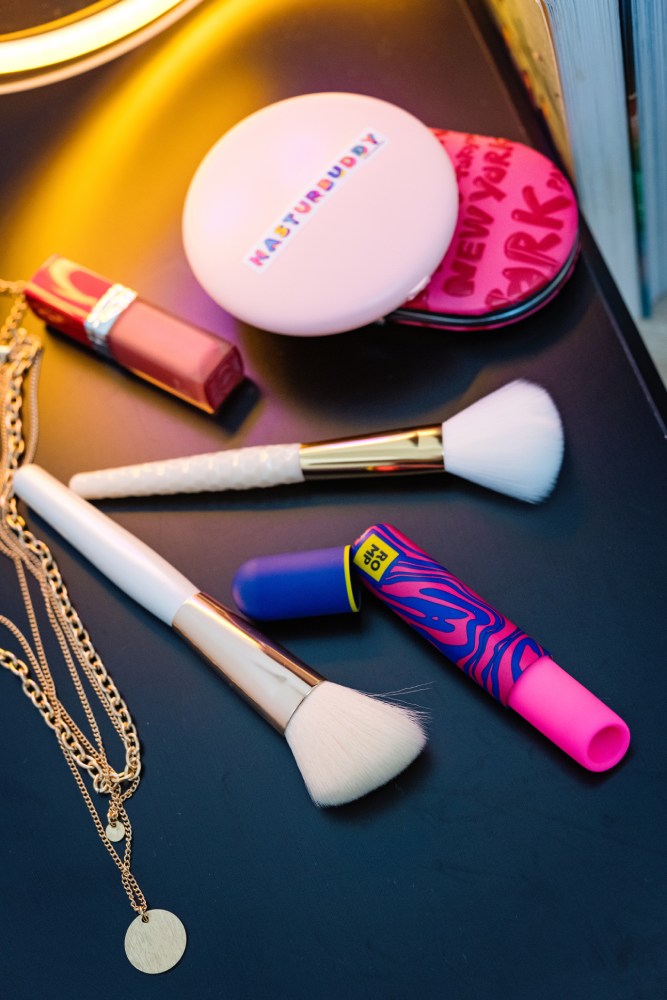 Romp - Lipstick Air Pulse Clitoral Stimulator - Pink - Stag Shop