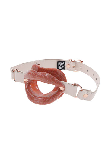 Sex & Mischief - Peaches 'N CreaMe - Silicone Lips Gag - Peach/Rose Gold - Stag Shop