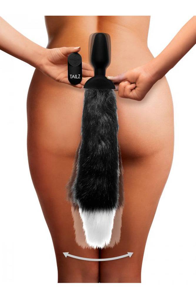 plug anal de pompom XR Brands - Tailz - Waggerz Moving and Vibrating Fox Tail Anal Plug Wi
