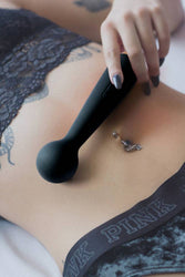 Svakom - Emma Neo Interactive Warming Wand Vibrator - Black - Stag Shop